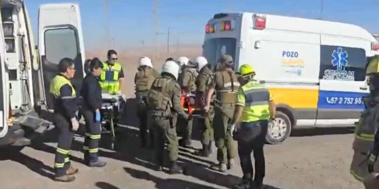 Bus que viajaba desde Bolivia se vuelca en Pozo Almonte: Conductor e infante de dos años murieron